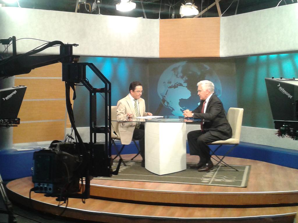 Inicia la entrevista a <a href="/erncanaless/">Ernesto Canales</a> @RENACE_ABP pongan Efekto noticias! !! <a href="/osdtagle/">Omar Sánchez dTagle</a> @jbuendiah <a href="/LaydaNegrete/">Layda Negrete</a>