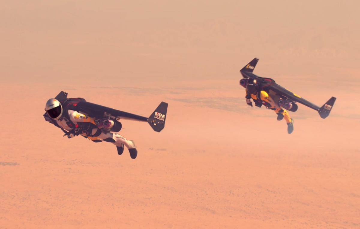 PopSci's tweet image. Watch Jetman dance with a plane over Dubai in high-definition 4K video pops.ci/3zMFhK