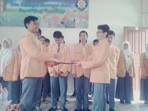 PRIPMsetiabudi's tweet photo. Serah Terima Jabatan Ketua IPM 2014 kepada Ketua IPM 2015 #IPMJaya http://t.co/gyoq26RJRd