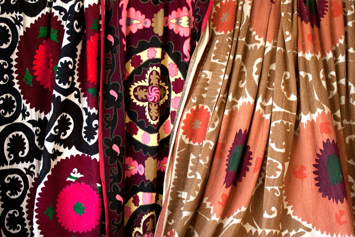 acurrentaffair's tweet image. Print obsessed. Looks from Holiday show featured on @Refinery29 shot by @lanitrock #bestvintageinla #acurrentaffair