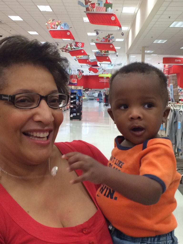 CLincoln09's tweet photo. I had a very important visitor come see me today! #noahjordan #lovehim ❤️😘 http://t.co/GuncXcbL5k