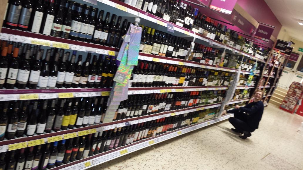danstradling88's tweet photo. @AberMetro @danbeatlejones @kniki31  cellan nailing wine. Nice and full and no gaps http://t.co/kmZx4dBuRU