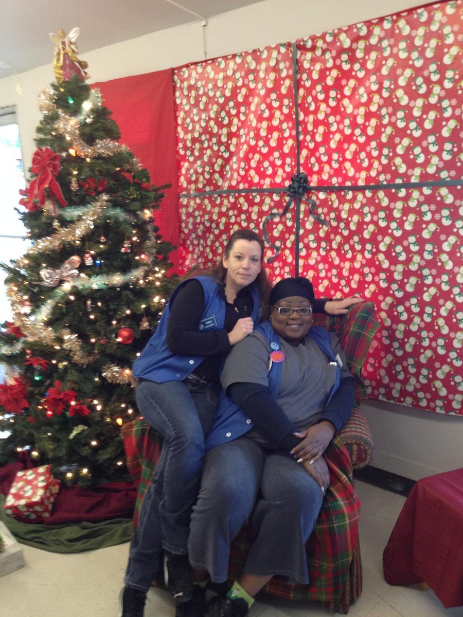 TacomaSVDP's tweet photo. Our ladies at #SouthHill are getting ready for #Santa!! http://t.co/sHdNleoKUC