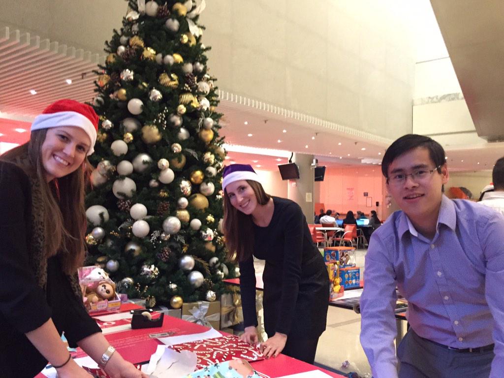 adrianany05's tweet image. Proud to support the annual @unitedwaynyc toy drive! PwC volunteers had fun wrapping toys for NYC children! #pwcgives