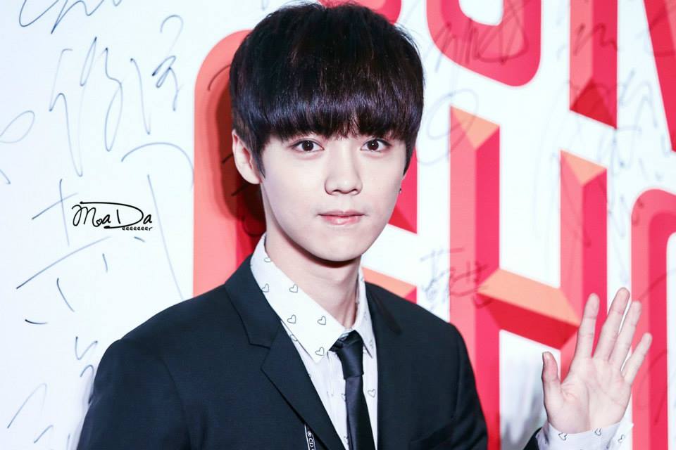 15Amor9's tweet photo. 141210 LUHAN @ 2014 Tudou Young Choice Awards. http://t.co/Elkb5XBQlq
