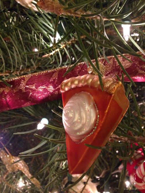 MarisaCorser's tweet image. This ornament is in honor of my #Hearties friends. You know why. #HappyHeartiesHolidays #PumpkinProblems