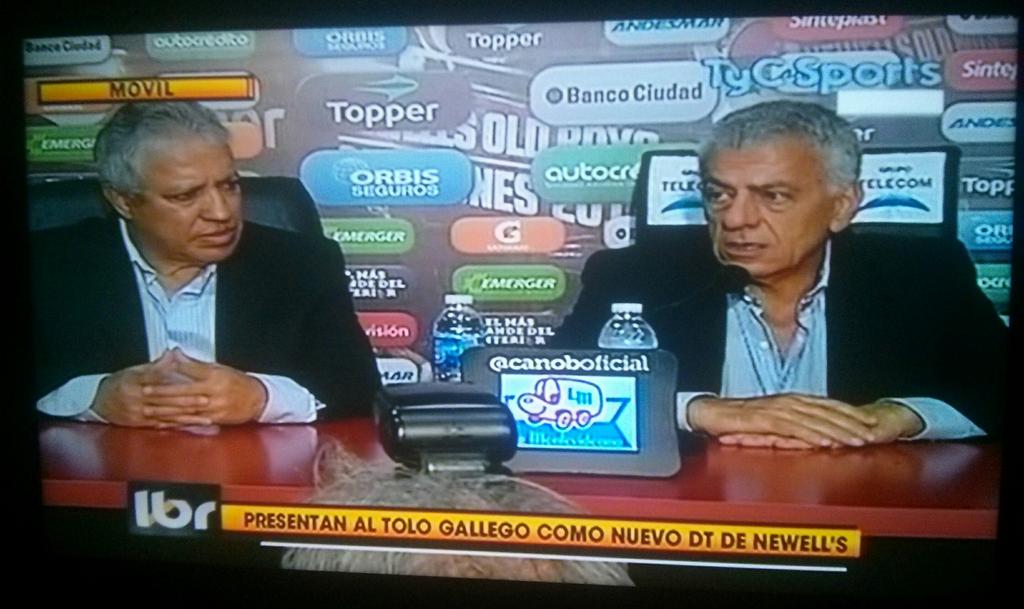 enunabaldosa's tweet image. Presentan al Tolo en Newell's con una marca de helados. Pertenencia.