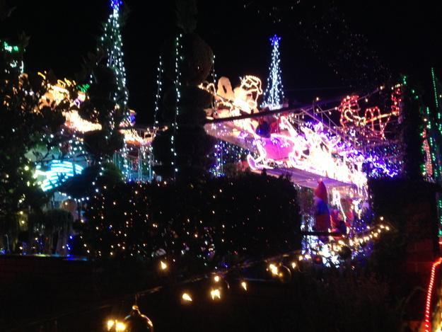 johhil's tweet image. Thompson st. gets better @JoWat #xmasexcess