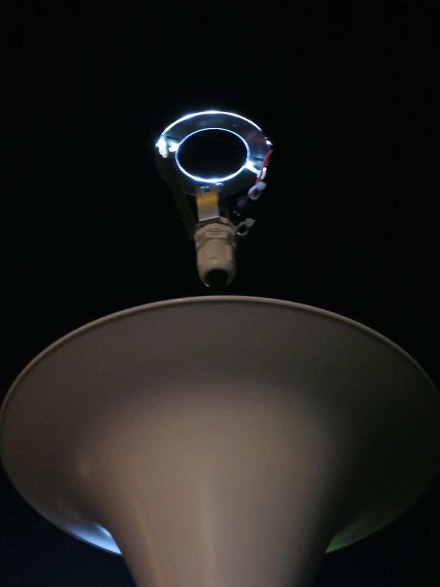sieben48's tweet photo. Die Technik unter den Ballons #lichtgrenze http://t.co/n14eyWfe8p
