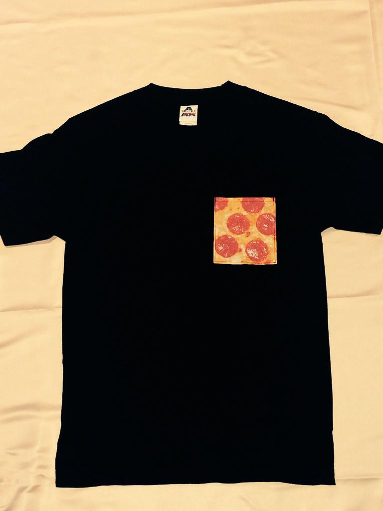 PizzaSales's tweet photo. FINALLY! The pizza pocket shirts are here!! 😍🙌

Order them exclusively now!

👉 http://t.co/aOrAgA57EG 👈 http://t.co/EZyUtw7v5A