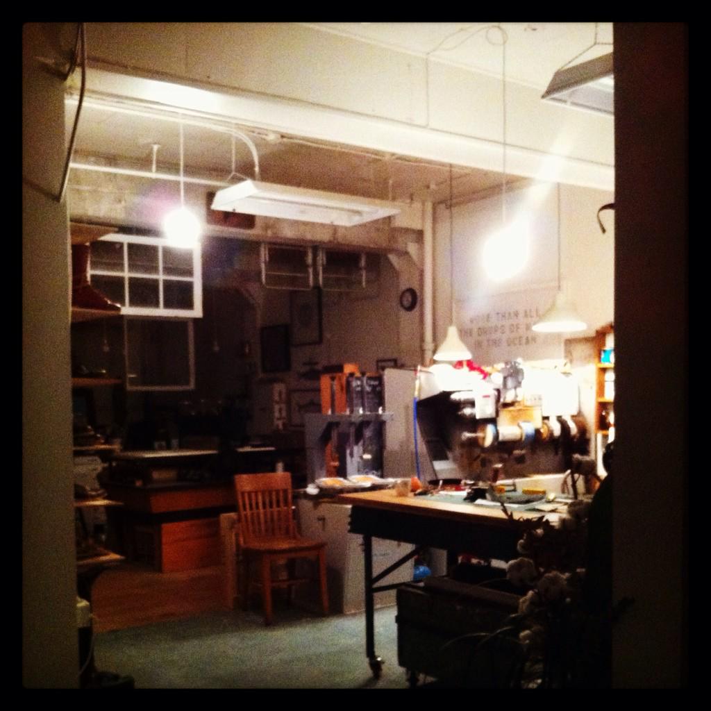 WesterlyShoes's tweet photo. My sweet studio. #studio204 #workinglate http://t.co/2eyQqWkG8z