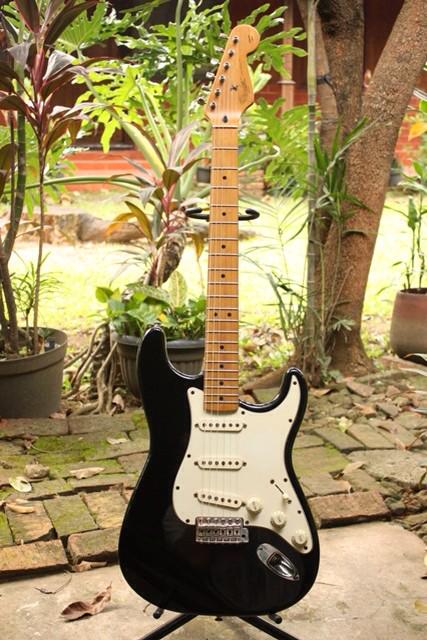 GitarMart's tweet photo. @GitarMart: For sale: Fender California series Stratocaster 97, mint condition, 7jt nego 081297759555 @radyaguitars http://t.co/tWLIOqA7zA