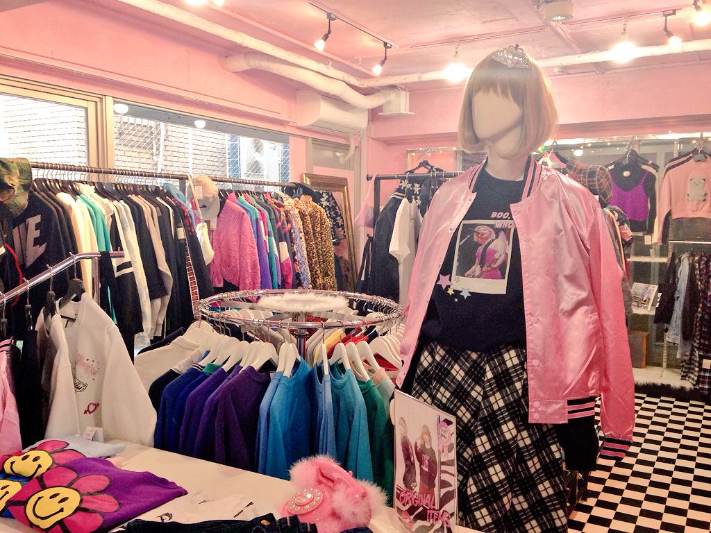 Aileron_dg's tweet photo. まもなく11:00よりオープン致します！原宿店店内をチラ見せ💓
ご来店が難しい方も、お電話とメールでの店舗通販を承りますのでお気軽にお問い合わせ下さいませ☆
☎️0364470282
💌info@aileron-dg.com http://t.co/YXjJVLWafD