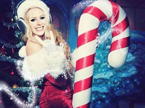 PariisJacotey's tweet photo. I love U #PrayForAvrilsHealth #prayforAvrilLavigne #ILoveYouAvrilLavigne @AvrilLavigne que te mejores te amo http://t.co/pwSZH6MgQA