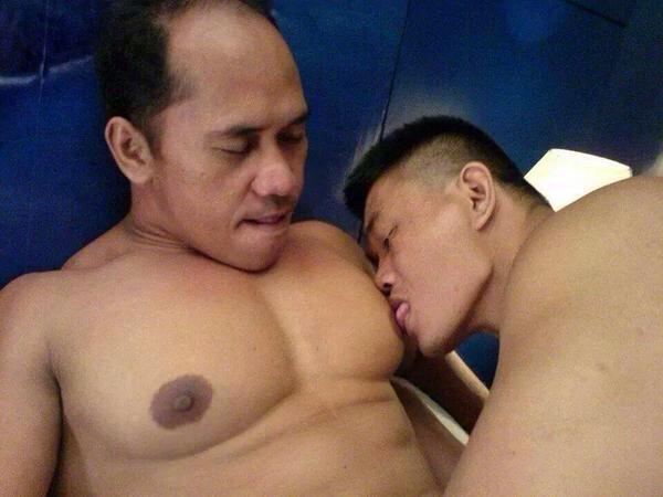 Kata siapa semua kelemahan pria ada pada: harta, tahta, wanita ...