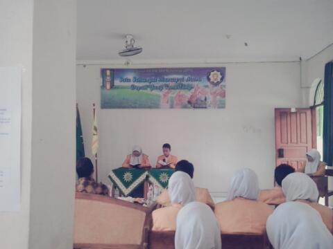 PRIPMsetiabudi's tweet photo. Pembacaan saritilawah oleh ipmawan Rizaldy pratama dan ipmawati maysaroh. http://t.co/rm8v74GHH4