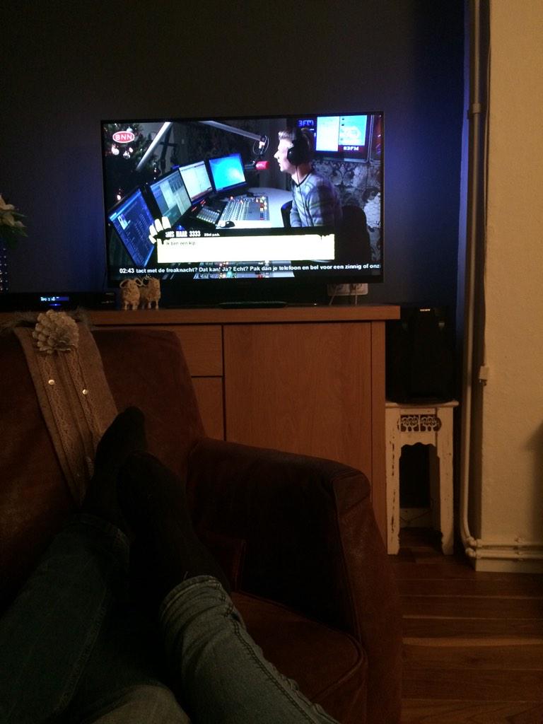 JoostRoddeman's tweet photo. #Freaknacht lekker chille laaste biertje en naar bed #wekkerop7uur http://t.co/P1eYhioAbP
