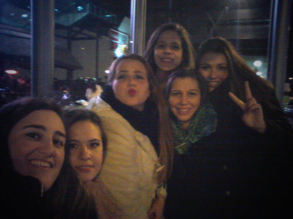 Mercedesmaldon5's tweet photo. Pueeees cenita facil #FCBG  #MAE @MariaLaralala @Anita_cj12 @elenimg @alejandramBL @cris7gs <3 <3 <3 <3 http://t.co/e3khsbqOcI