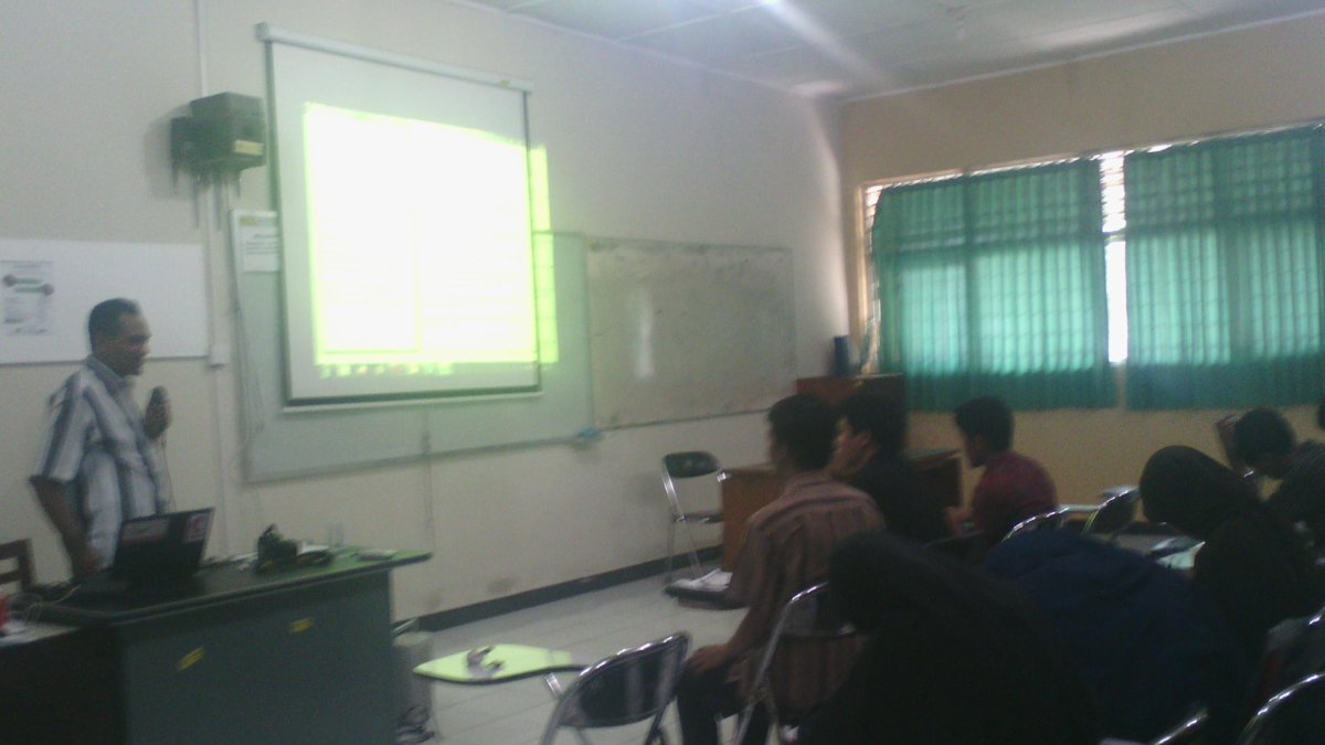 Praktek penulisan berita dan artikel right now.. #DJP3 <a href="/kammiftundip/">KAMMI Teknik Undip</a> <a href="/kammimipaundip/">KAMMI MIPA UNDIP</a> <a href="/kammi_walisongo/">KAMMI Walisongo SMG</a> <a href="/KammiFPP/">KAMMI FPP Undip</a>
