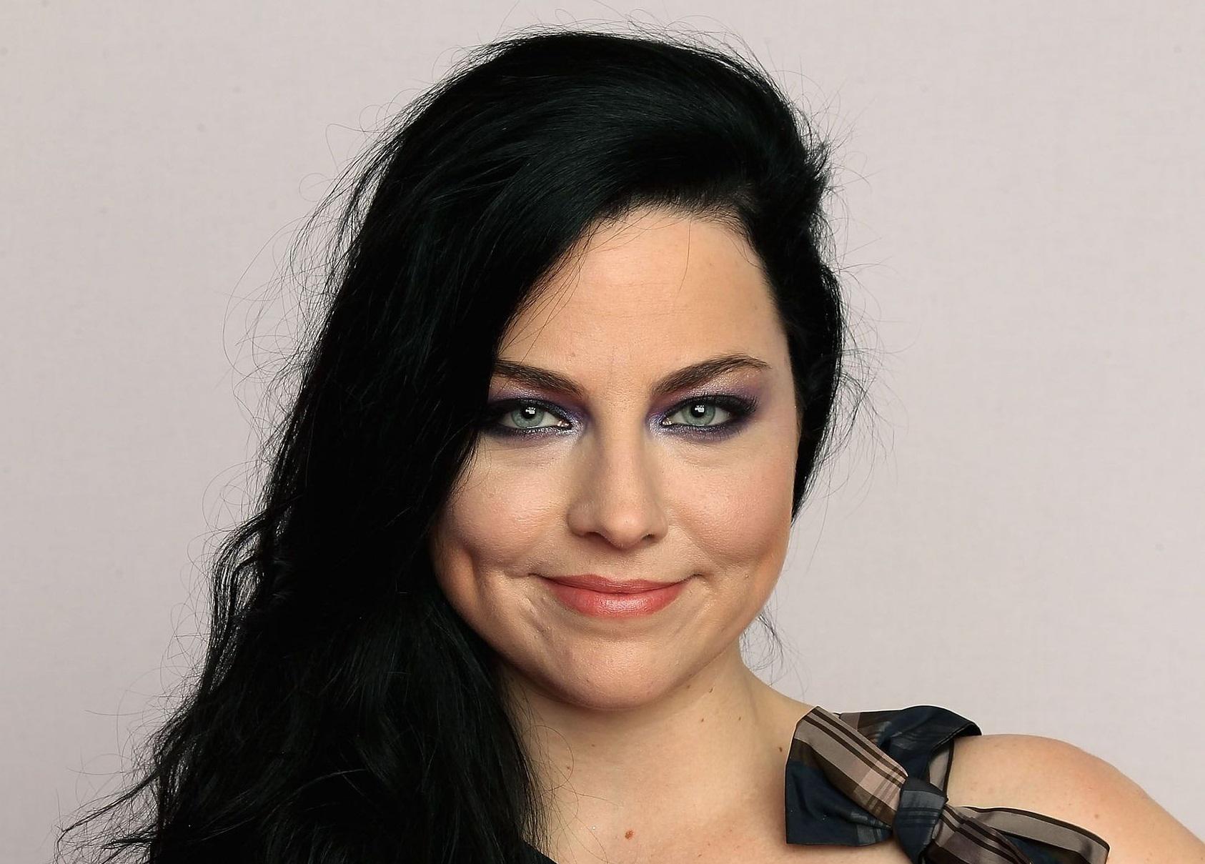 Happy Birthday to Amy Lee, who turns 33 today! 