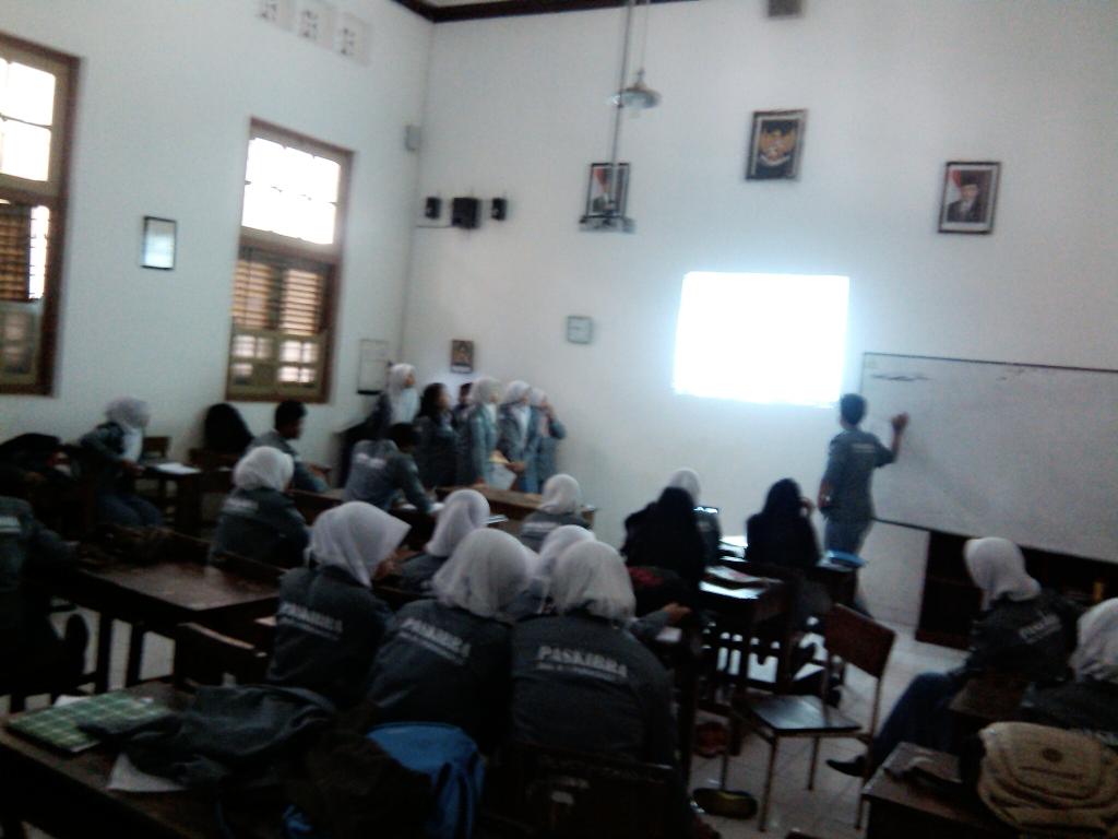 Yap hari ini 23 mengadakan rapat akhir semester membahas lpj sementra :)