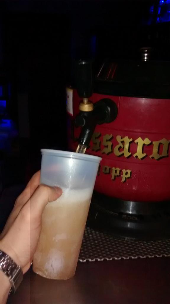 maty_haiach's tweet photo. #Viernes #Berlina #Chopp #PataDeTernera cumple de Jony y martin http://t.co/JkqnIE9hgL