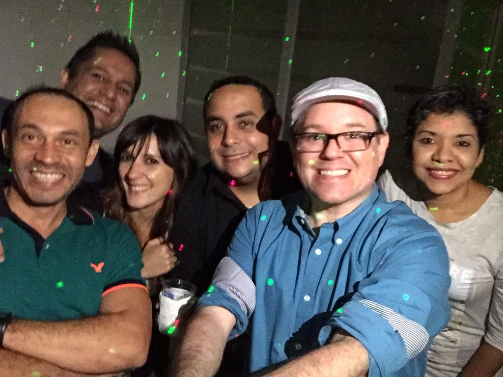 alexmedela's tweet photo. #FiestaNavidad @TVClaroscuro http://t.co/mq3gzBIN42
