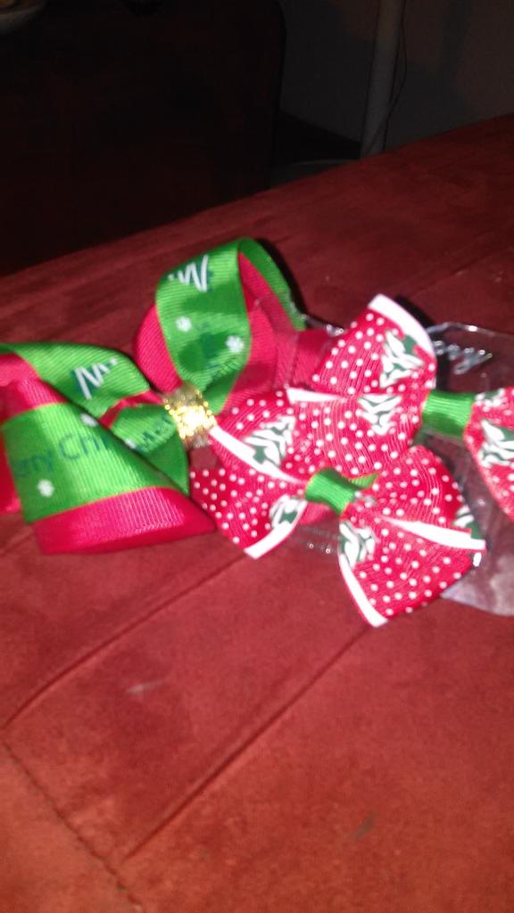 LLmAmAz's tweet photo. My Niece nd I are going to be cute in our #Christmasbows🌲🎀 #superexcited http://t.co/f5oiXyzYzL