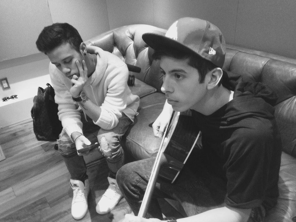 matthunter123's tweet photo. #FBF Aqui con @JhayCortez_ componiendo un nuevo hit en Miami, Fl hace unas semanas. http://t.co/YDe1FTS709