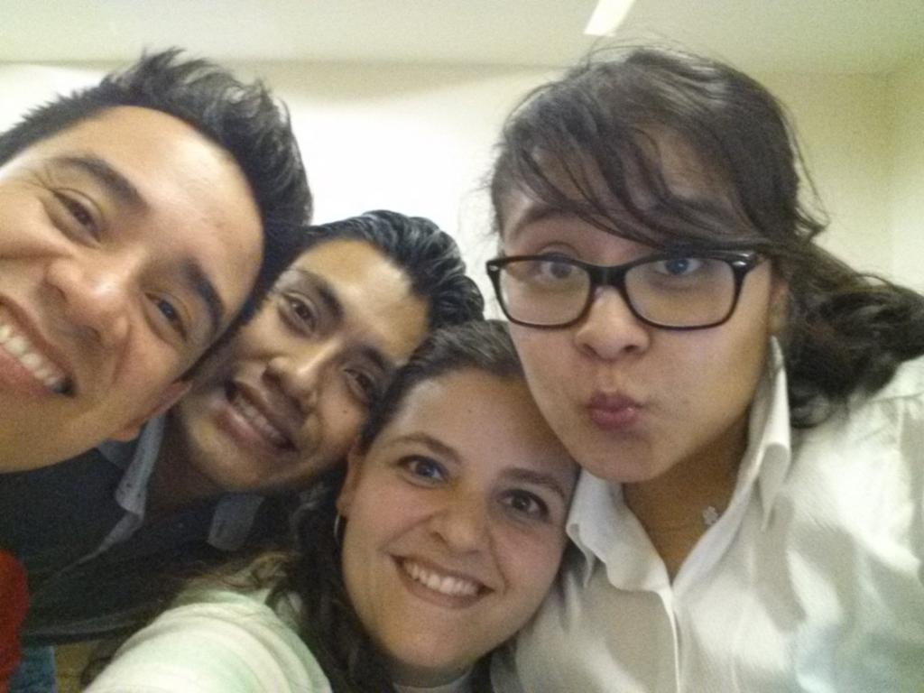 mimoga08's tweet photo. Mientras los #cuentahabientes contestan #MFT2014 @julioluisgarcia @lait_88 la it y Nick así los leemos http://t.co/xU6fjX4wOx