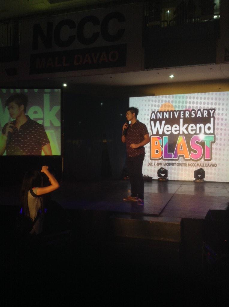 chuyme11's tweet photo. @NoloPedrosa at NCCC MALL DAVAO last Saturday 🎤🎤 #MarNolo #ManoRis #NichOlo #MarNella http://t.co/9nQzS7VyRM