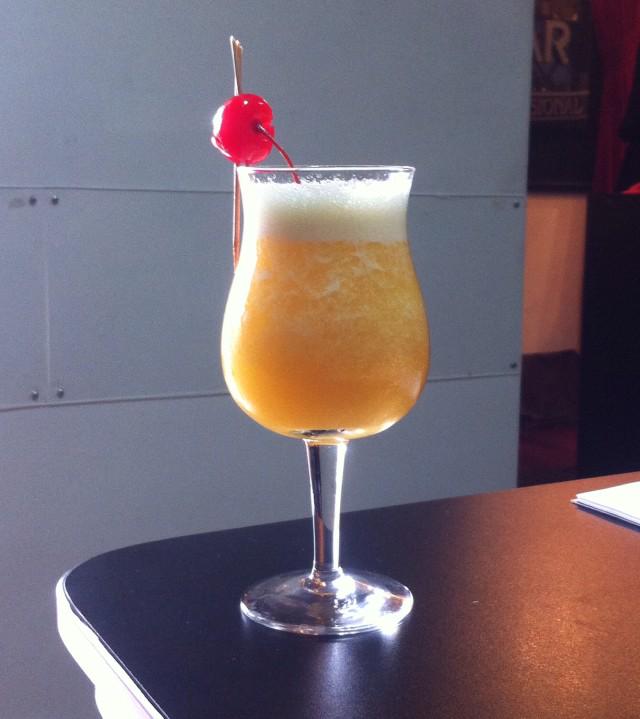CoktailsP's tweet photo. Un #Daiquiri de Durazno!! Se acerca el verano!! Just Live it Up!! 😜 http://t.co/ZZ5GM0Rw4M