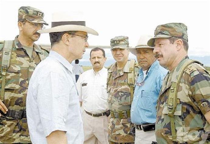 Negociacion con paramilitares (2002)