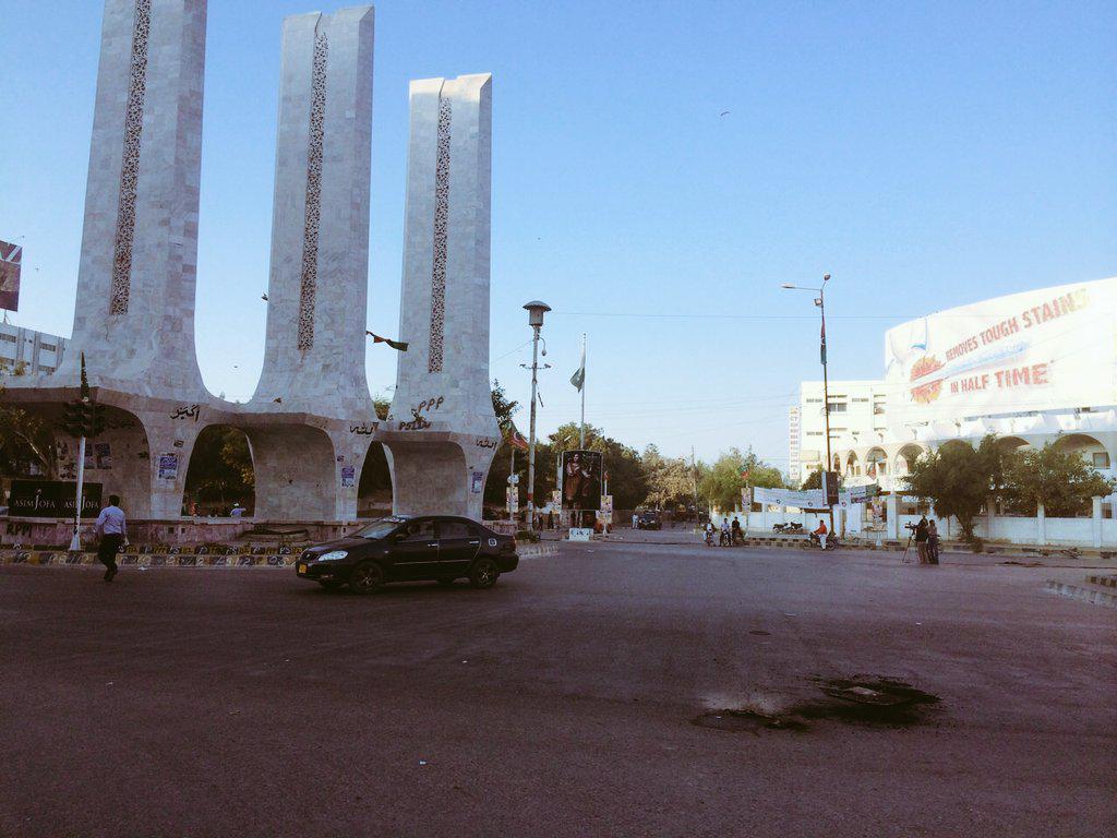 adel747's tweet photo. صباح الخير ، كراتشي 😁😎 http://t.co/9uIjCh7ClE