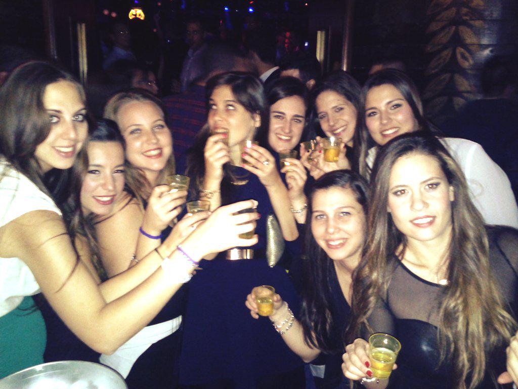 Mercedesmaldon5's tweet photo. MAE EVERYWHERE  jajajajaja 6:04 @elenimg @Anita_cj12 @alejandramBL @cris7gs @larytjimenez @MariaLaralala y demas jaja http://t.co/cKM23W79LY