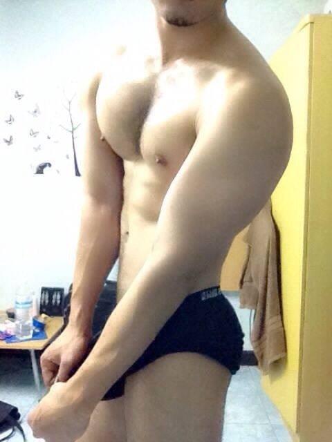 หุ่นแบบนี้ ถ้าได้ กกน. sexy sexy ไปใส่สักตัว จะเพิ่มความฟินมากแค่ไหนลองคิดดูนะค้าบ อิอิ
