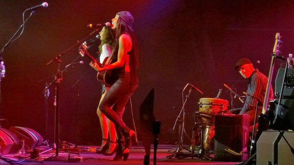 SinCityStace's tweet image. When girly songs are catchy as fuck and I find myself singing along.. #NotCool lol #RapperProblems @MichaelisGirls3