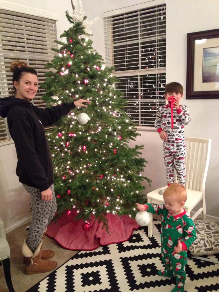 TylerMinor6's tweet image. Such a great night with my squad. Tree trimming to #RayConiff and #HomeAlone2 with #stadiumpizza #turntup