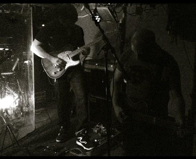 RatherNotAnswer's tweet photo. Just Wave @LeBuzz_Paris #belleville #live http://t.co/RZEOeWnduZ