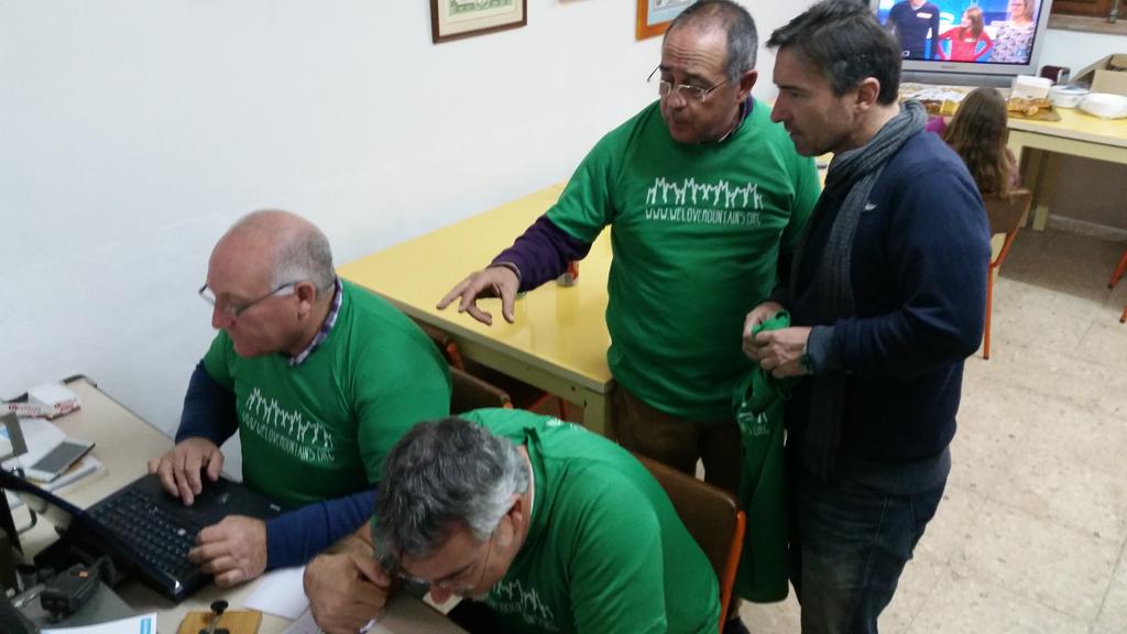 Mountainslovers's tweet photo. #RadioClubMontgó con el #DIM2014 Activando desde #Dénia la felicitación internacional #welovemountains @FAOForestry http://t.co/hT4EqEgF9u