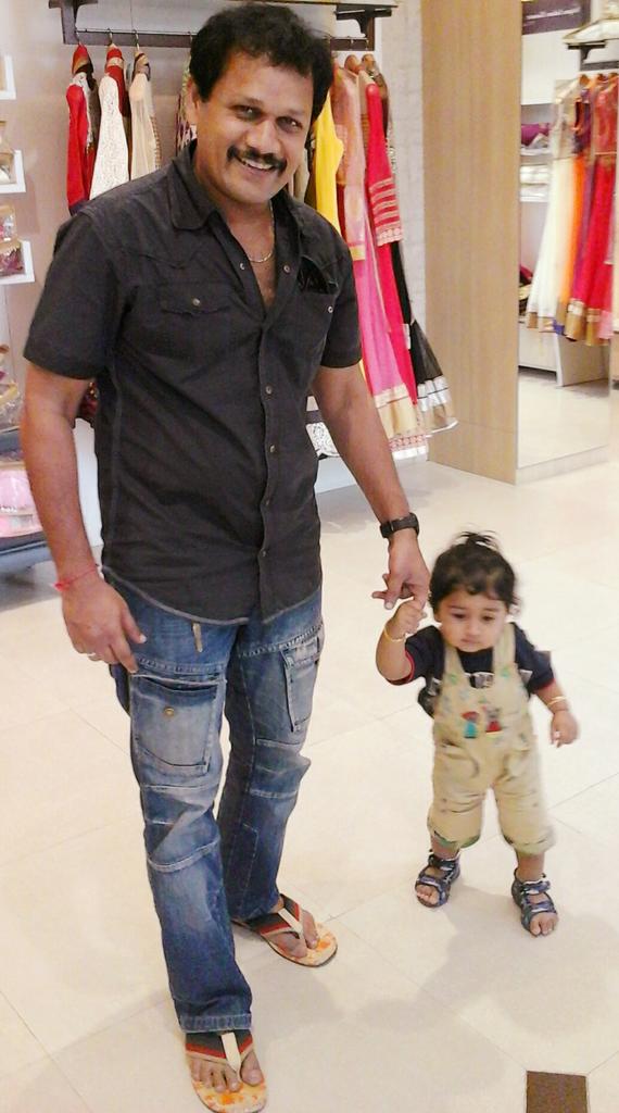 Kadhalkandhas's tweet photo. My son MANYU  start walking wth my support. ... http://t.co/bxXqgluJKB