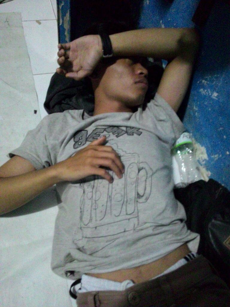 sospel_2010's tweet photo. Dulur kita @sofiyanr lagi sakit nih, nggak ada yg jenguk ya? http://t.co/v8qnM8Cggb