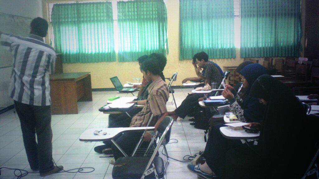 Saatnya presentasi hasil tulisan berita.. #DJP3 asikkk.. <a href="/kammiftundip/">KAMMI Teknik Undip</a> <a href="/kammimipaundip/">KAMMI MIPA UNDIP</a> <a href="/kammi_walisongo/">KAMMI Walisongo SMG</a> <a href="/kammijateng/">KAMMI Jateng</a>