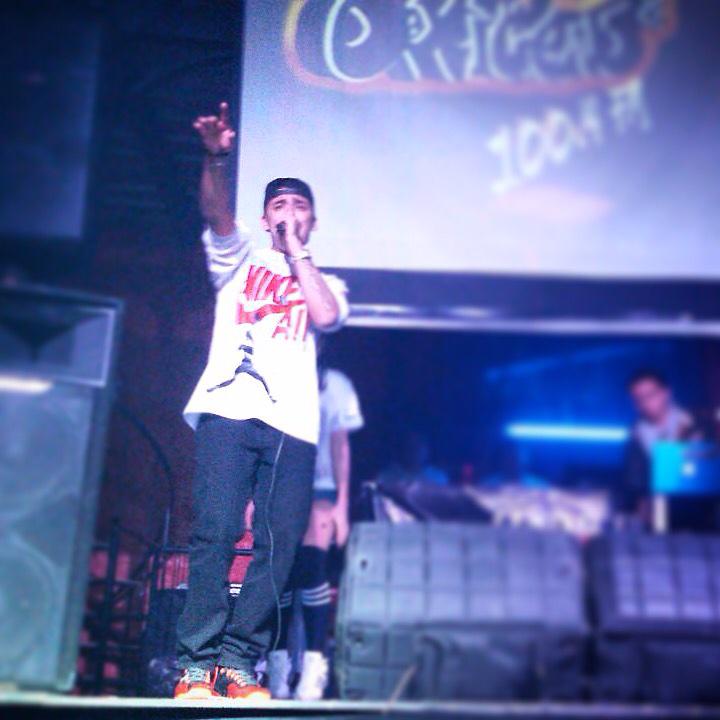 dmoramusic's tweet photo. En lo mio..💣🎤 Gracias #Bogota Gracias por tanto apoyo esto es solo el comienzo!Que se tenga #2015 #OnceAgain #DMora http://t.co/1BX6OHWH1g