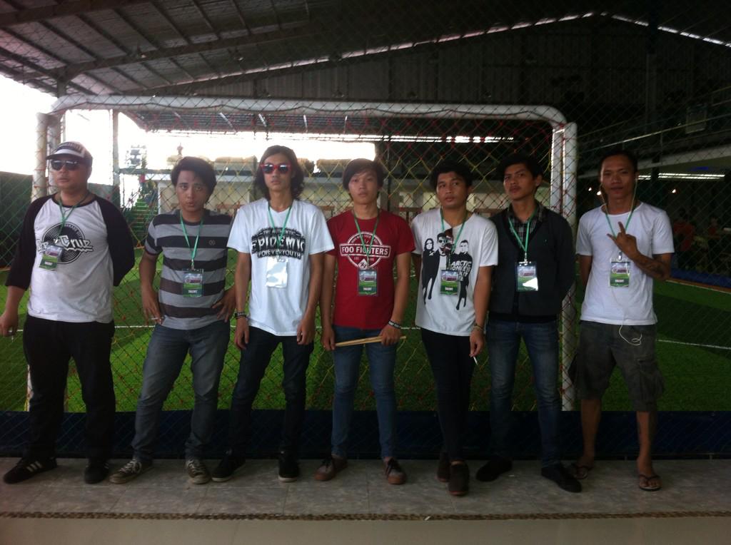 Siap bertandang pada Jel's Futsal, kami semua akan menjadi kiper yang handal. Coba lubangi gawang kami!!!