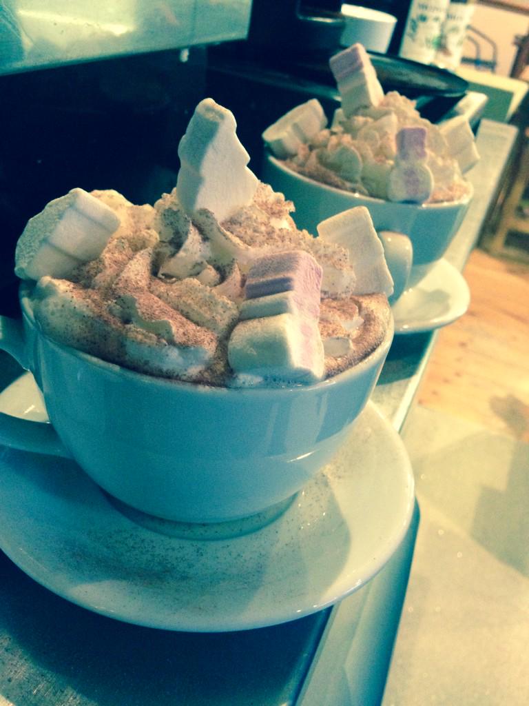 Get in the Christmas spirit with one of our mint hot chocolates 🎅🎄🎉