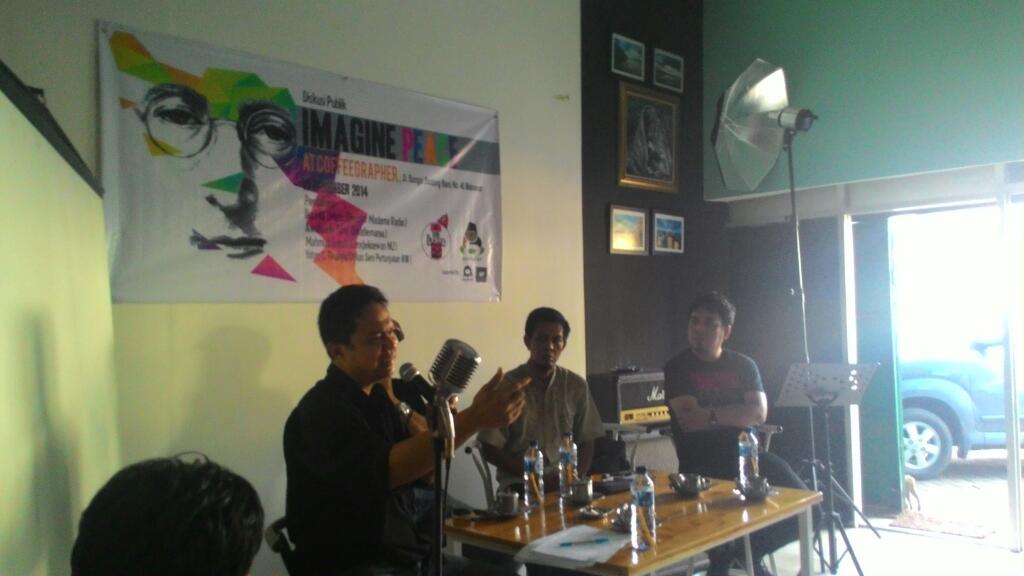 Yohan C. Tinungki (Dekan Seni Pertunjukan IKM) pembicara event #ImaginePeace dr perspektif budaya.