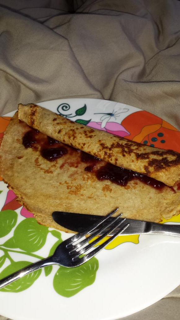 ilsedepilze's tweet photo. Mmmm ontbijt op bed, wat is het leven mooi. Bedankt lief vriendje http://t.co/txejq4FBrr