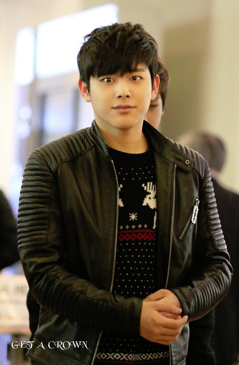 GAC_719's tweet photo. 141114 하네다공항 입국 강준 @REALKANGJUN 
http://t.co/tSAkUIONh8
http://t.co/CxjTS570LK http://t.co/tAX58nNo9G