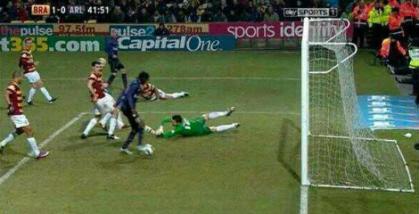 HitenPatel13's tweet photo. Gervinho: "I HATE Arsenal and Arsene Wenger."

Don't worry Gervinho, we hate you A LOT  more. http://t.co/RxPgldGjwr